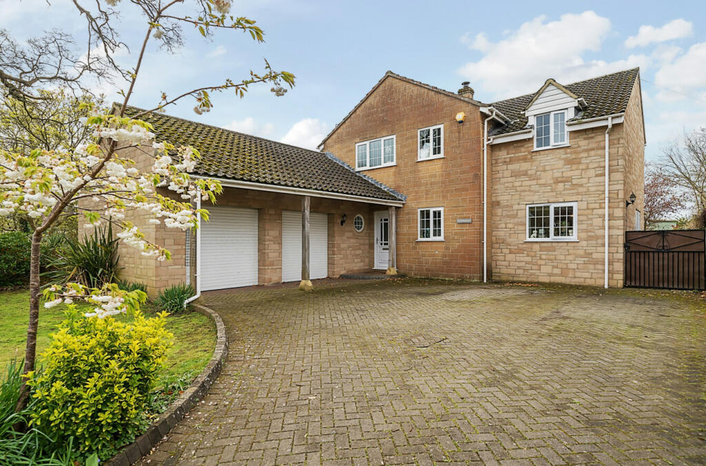 4 bedroom detached house for sale in Hele Lane, South Petherton, TA13