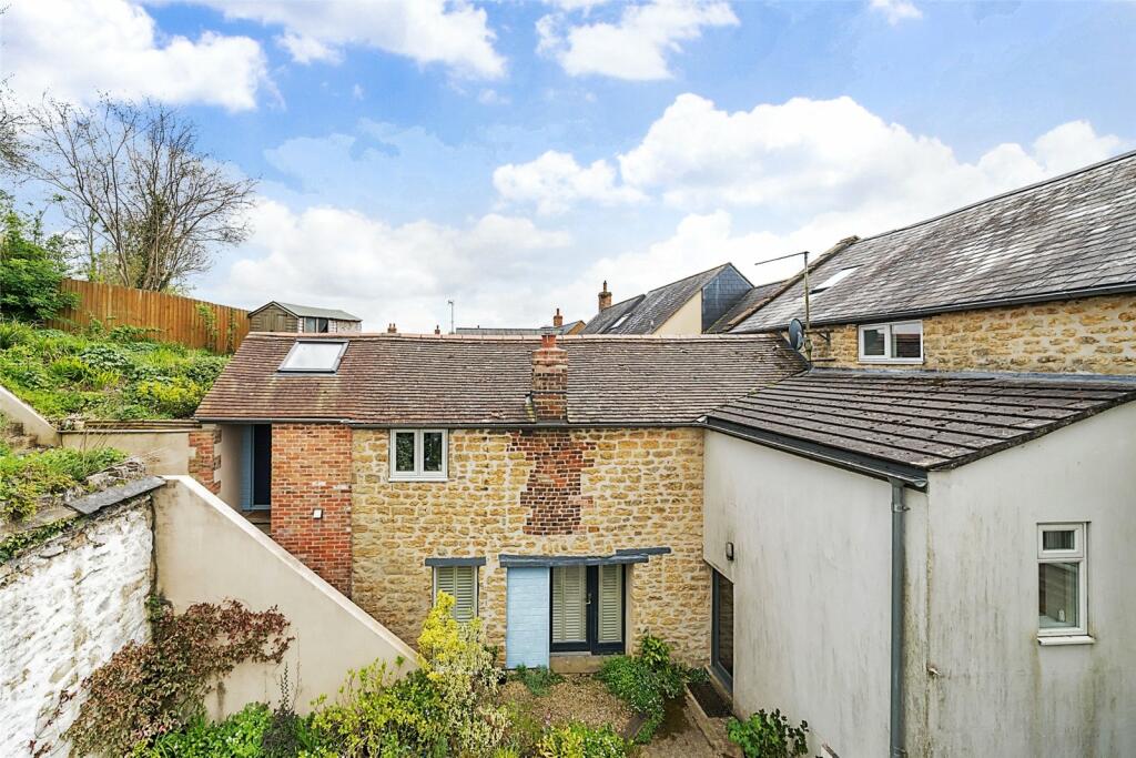 2 bedroom house for sale in North Street, Crewkerne, Somerset, TA18