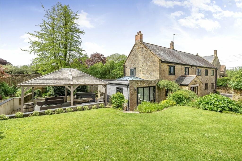 5 bedroom detached house for sale in Street Lane, Higher