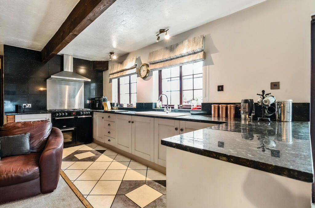 Additional property image - Hendford Hill, Yeovil, Somerset, BA20