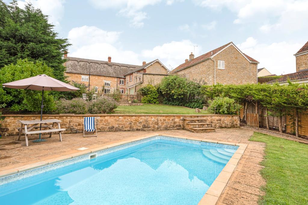 5 bedroom detached house for sale in Silver Street, Misterton