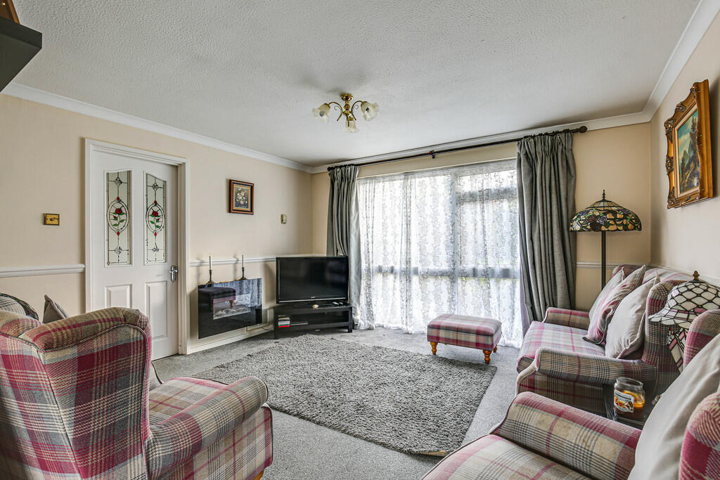 2 bedroom ground floor maisonette for sale in Cordrey Gardens, Coulsdon ...