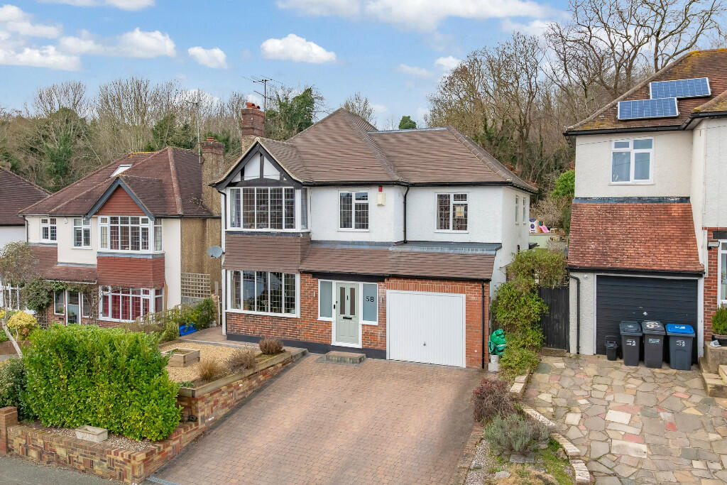 4 bedroom detached house for sale in West Coulsdon, CR5