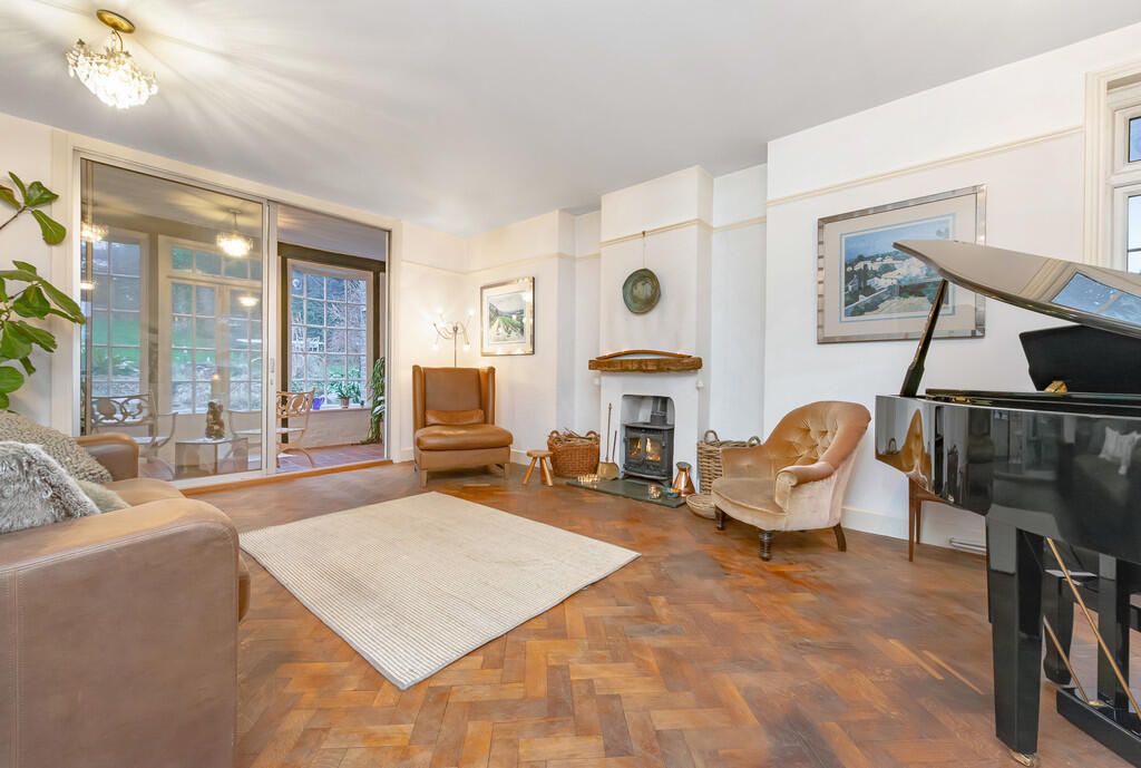 Additional property image - Coulson,Surrey