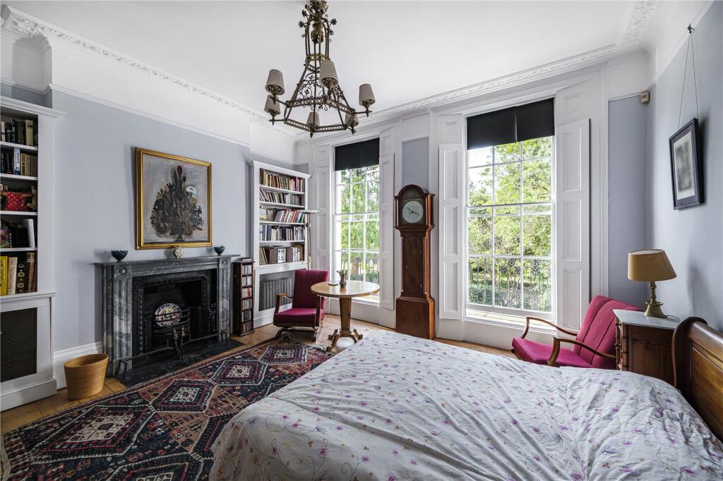 3 bedroom terraced house for sale in Gibson Square, Islington, N1