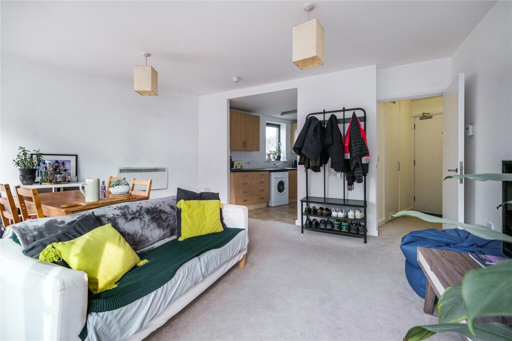 2 bedroom flat for sale in Ashburton Triangle, Drayton Park, N5