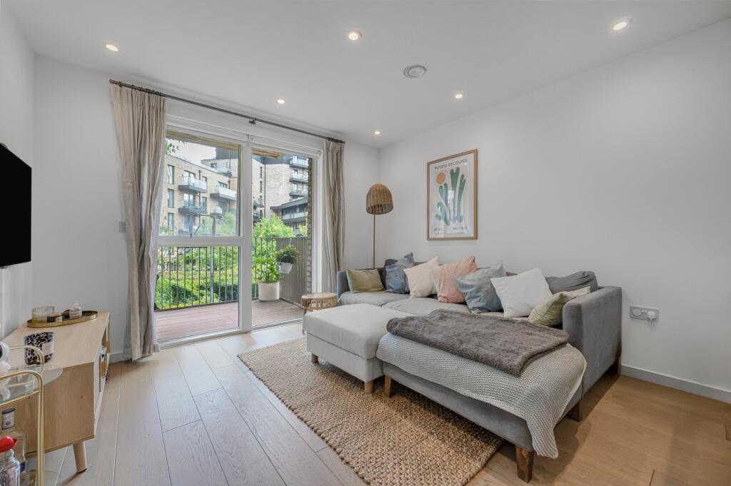 Main image of property: New North Road, 
Hoxton, N1