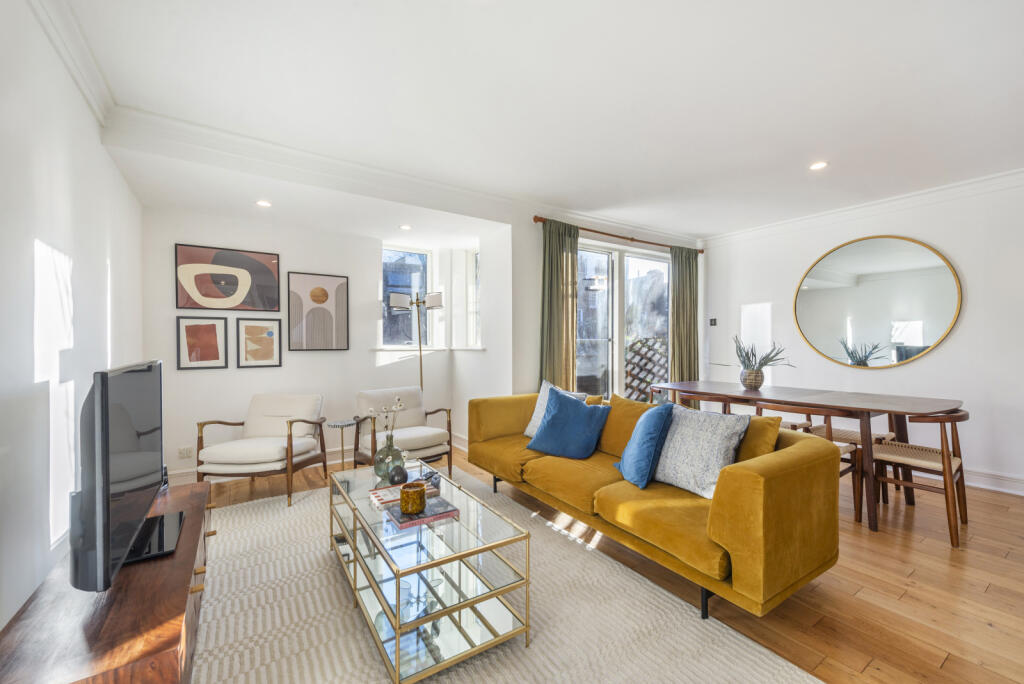 4 bedroom mews property for sale in Nelsons Yard, Camden Town, NW1