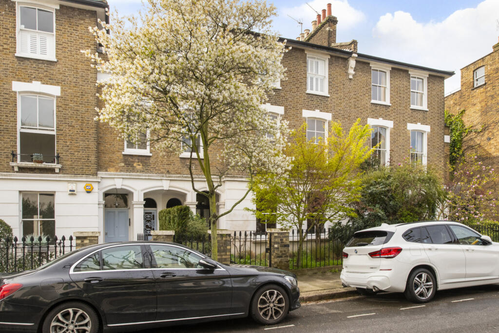 2 bedroom flat for sale in Bartholomew Villas, Kentish Town, NW5
