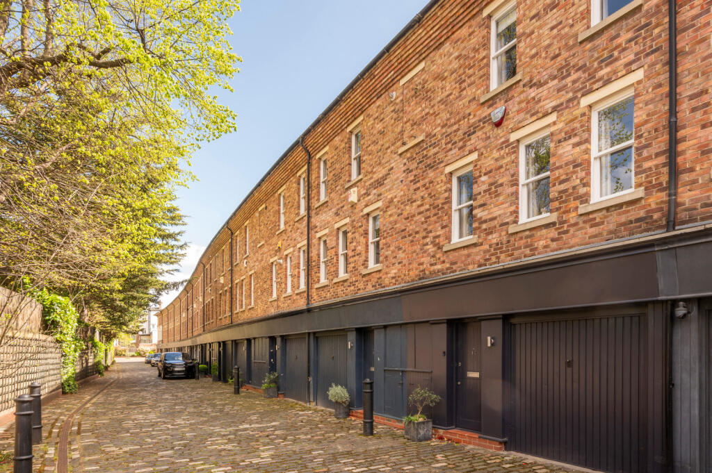3 bedroom mews property for sale in St. Pauls Mews, Camden, NW1