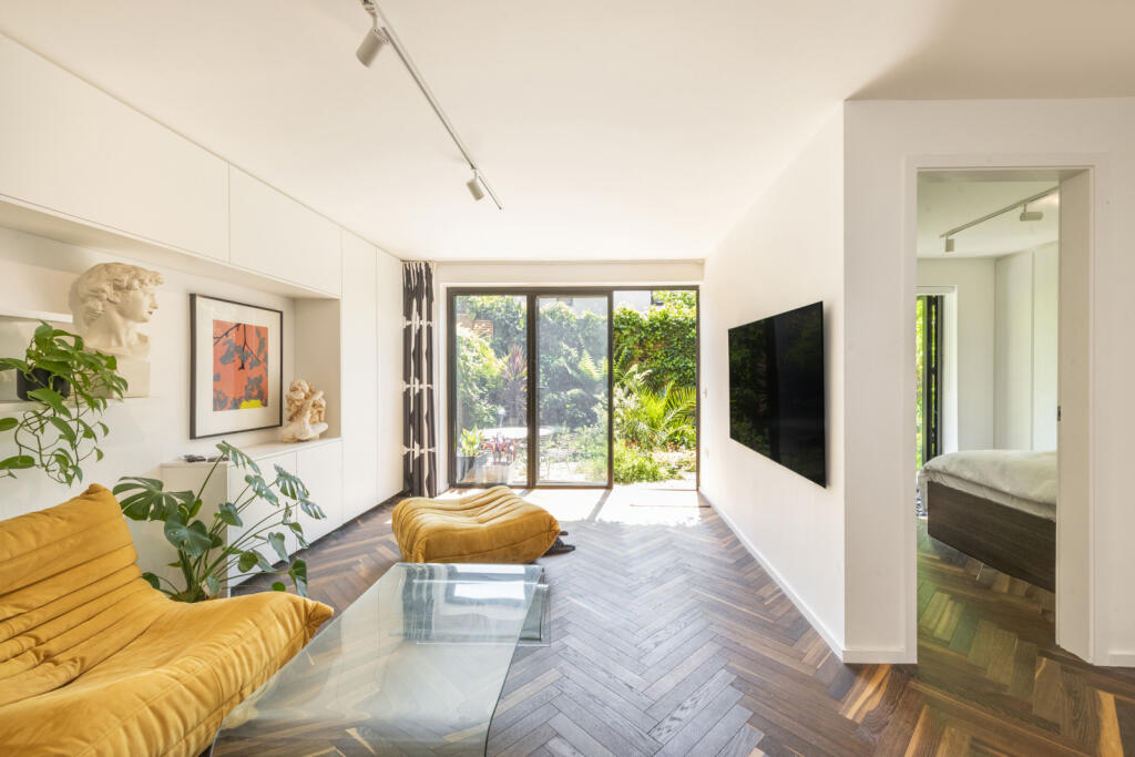 3 bedroom mews property for sale in St. Pauls Mews, Camden, NW1