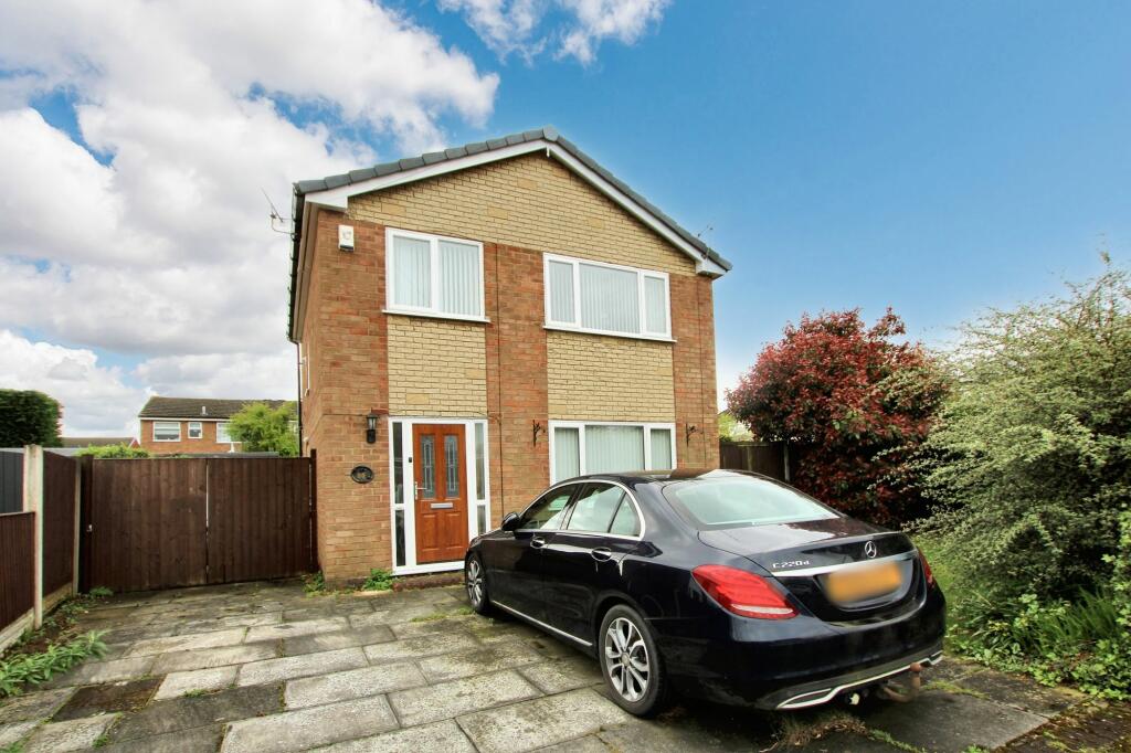 3 bedroom detached house for sale in Epping Drive, Woolston, WA1