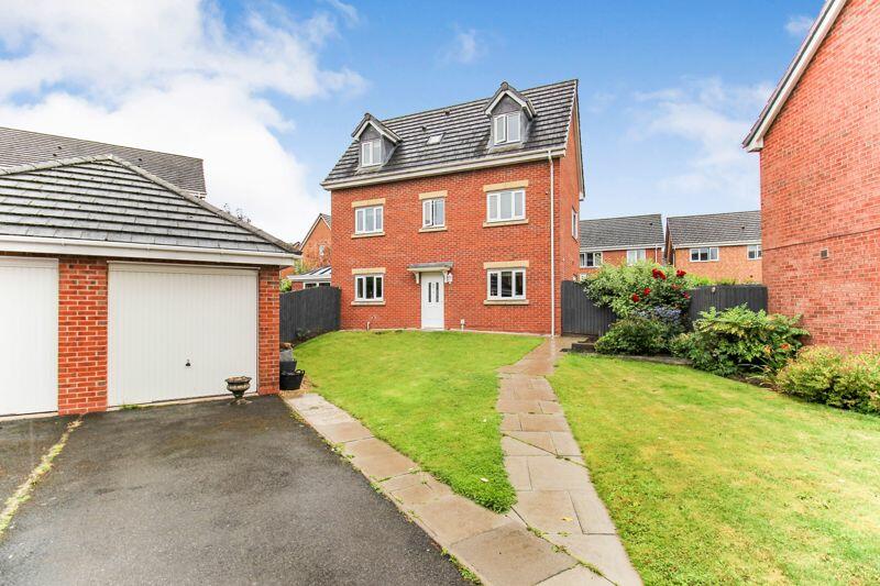 4 bedroom detached house for sale in Clover Grove, Leekbrook
