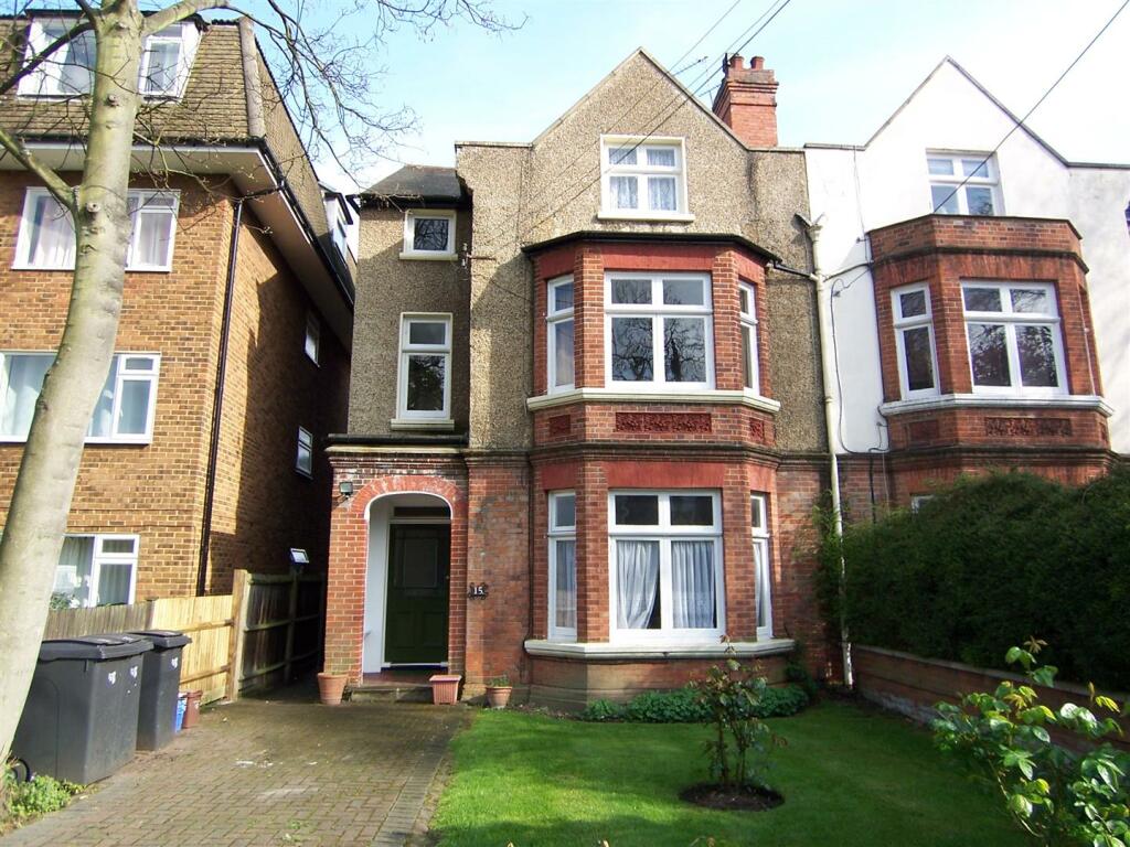 Main image of property: Flat B 15 Rodney Road, New Malden, Surrey