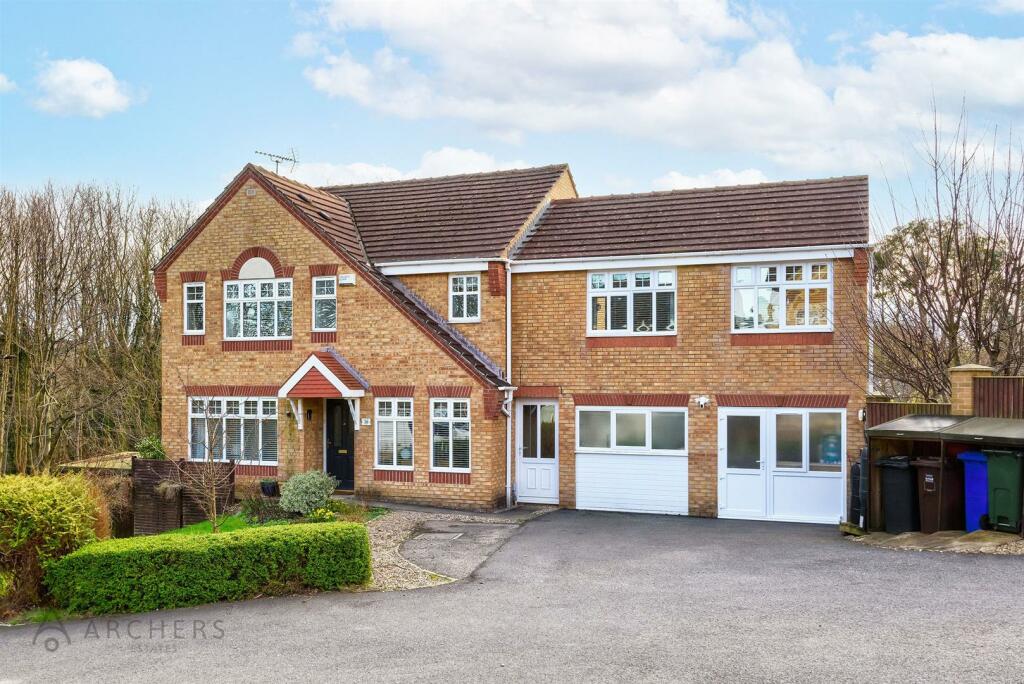 4 bedroom detached house for sale in Northwood Drive, Wadsley Park