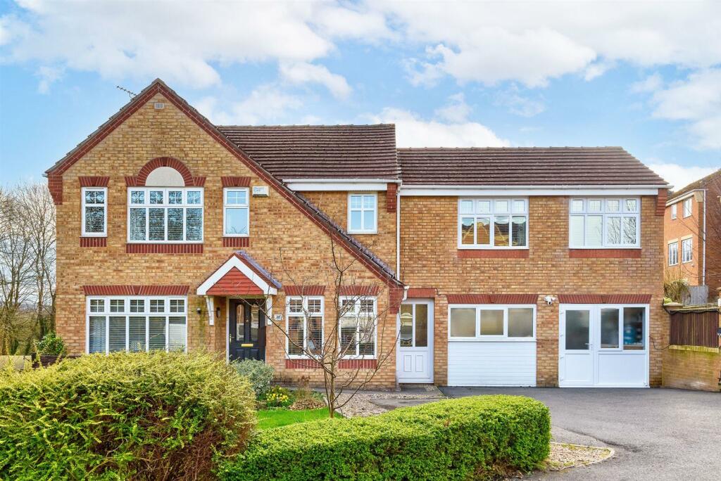 4 bedroom detached house for sale in Northwood Drive, Wadsley Park