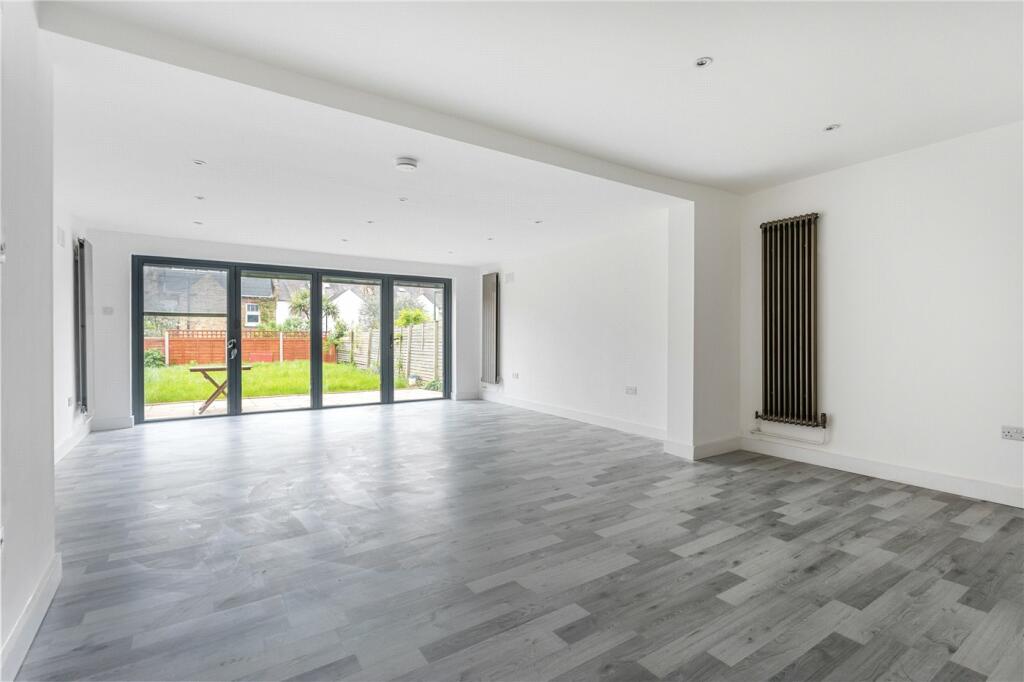 3 bedroom detached house for sale in Deerhurst Road, London, SW16