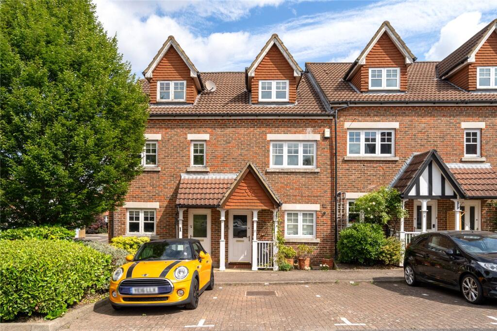 Main image of property: Fawcett Close, London, SW16
