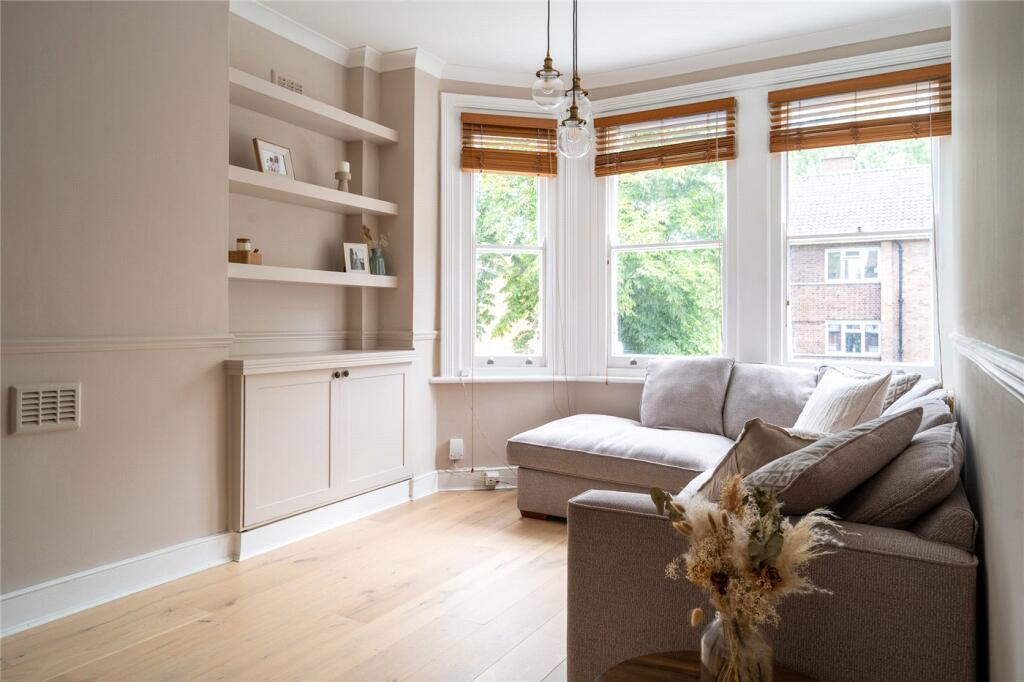 Main image of property: Oakdale Road, London, SW16