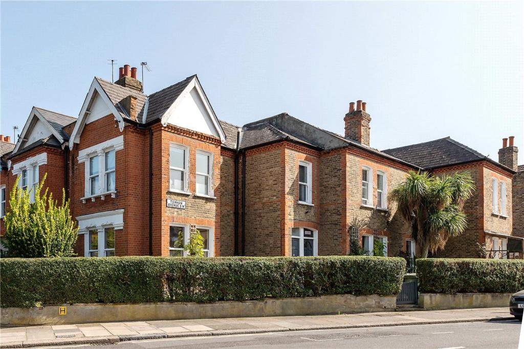 2 bedroom apartment for sale in Telford Avenue, London, SW2