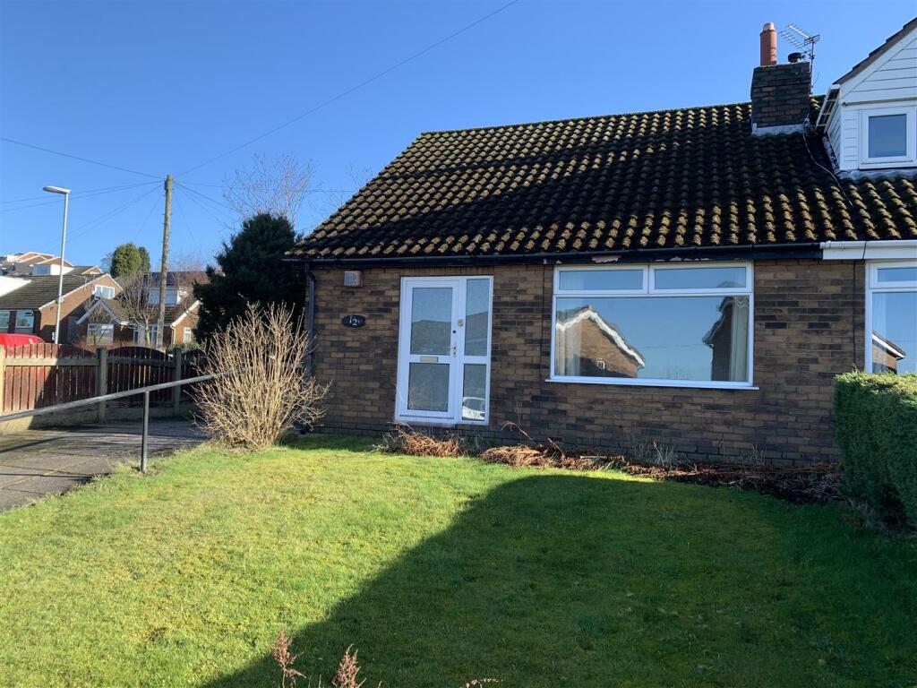 2 bedroom semidetached bungalow for sale in Bridge Street, Springhead