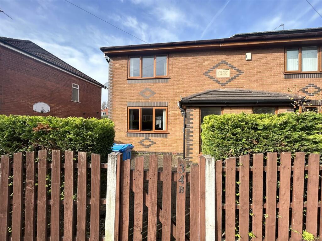 3 bedroom semidetached house for sale in Brookway, Lees, Oldham, OL4