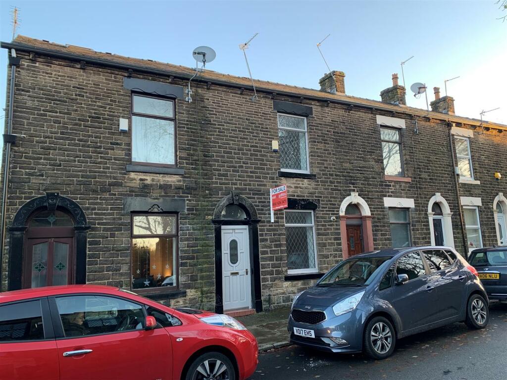 3 bedroom terraced house for sale in Thomas Street, Lees, Oldham, OL4