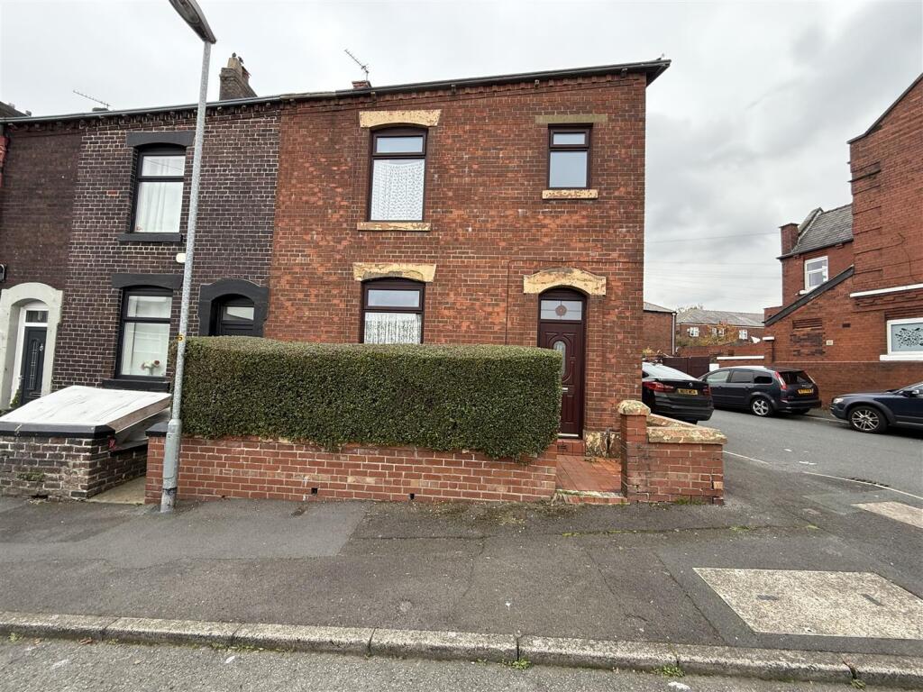 Main image of property: Top Street, Greenacres, Oldham