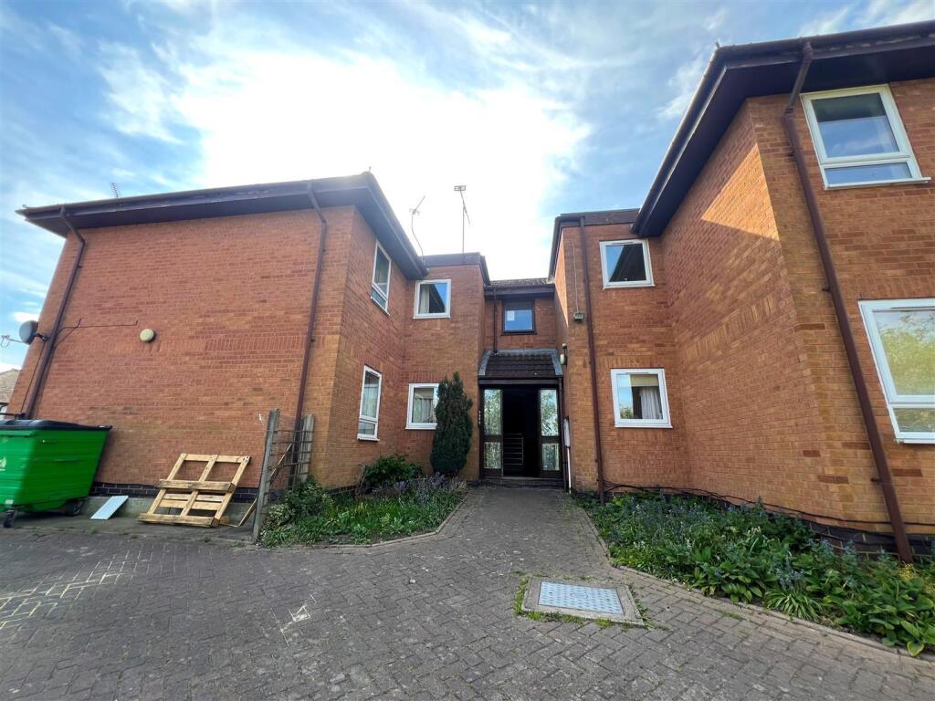Main image of property: The Circle, Nuneaton