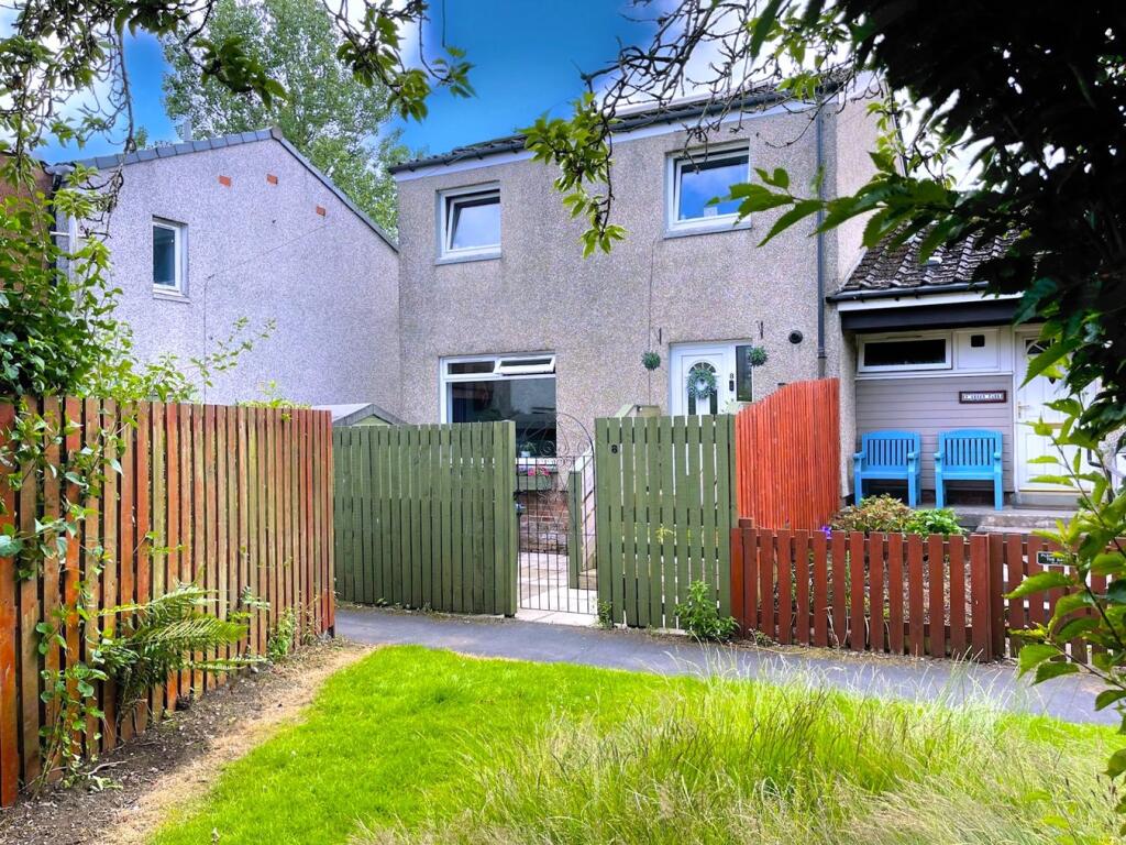 Main image of property: 8 Green Park, Kinross, KY13