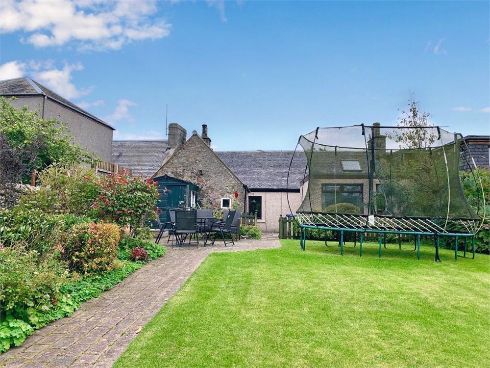 4 bedroom cottage for sale in 56 Stirling Road, Milnathort, Kinross