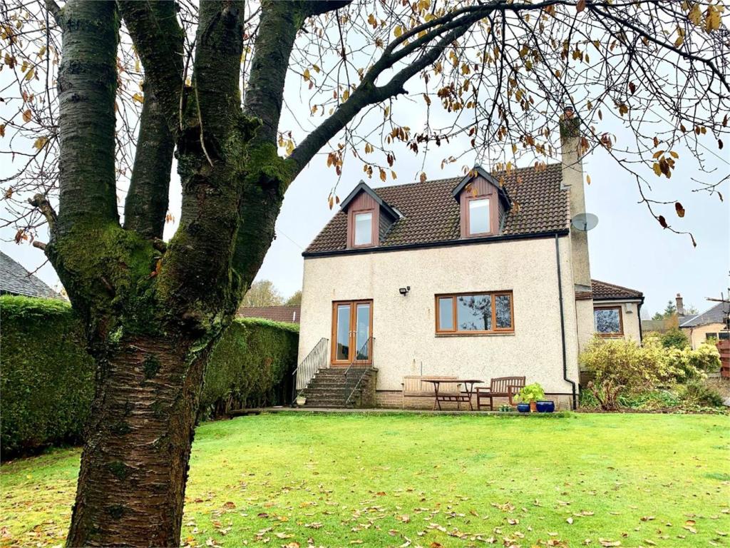 4 bedroom detached house for sale in 33 Old Perth Road, Milnathort, Kinrossshire, KY13