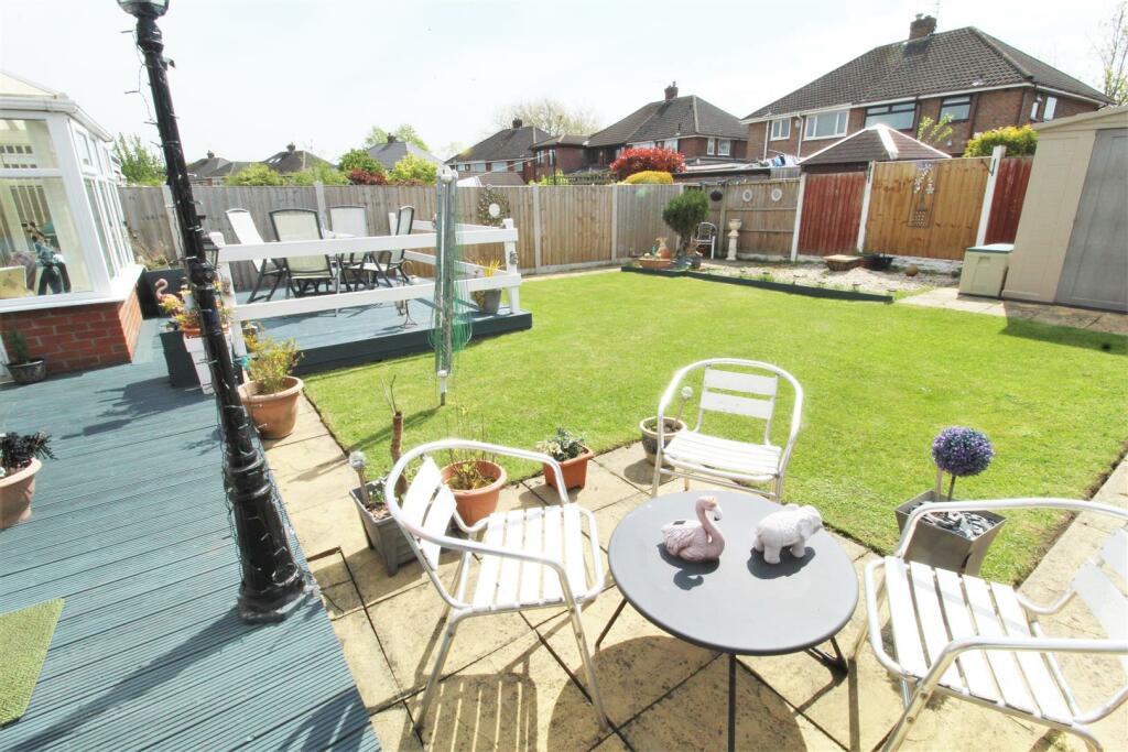 4 bedroom semidetached house for sale in Taunton Drive, Aintree