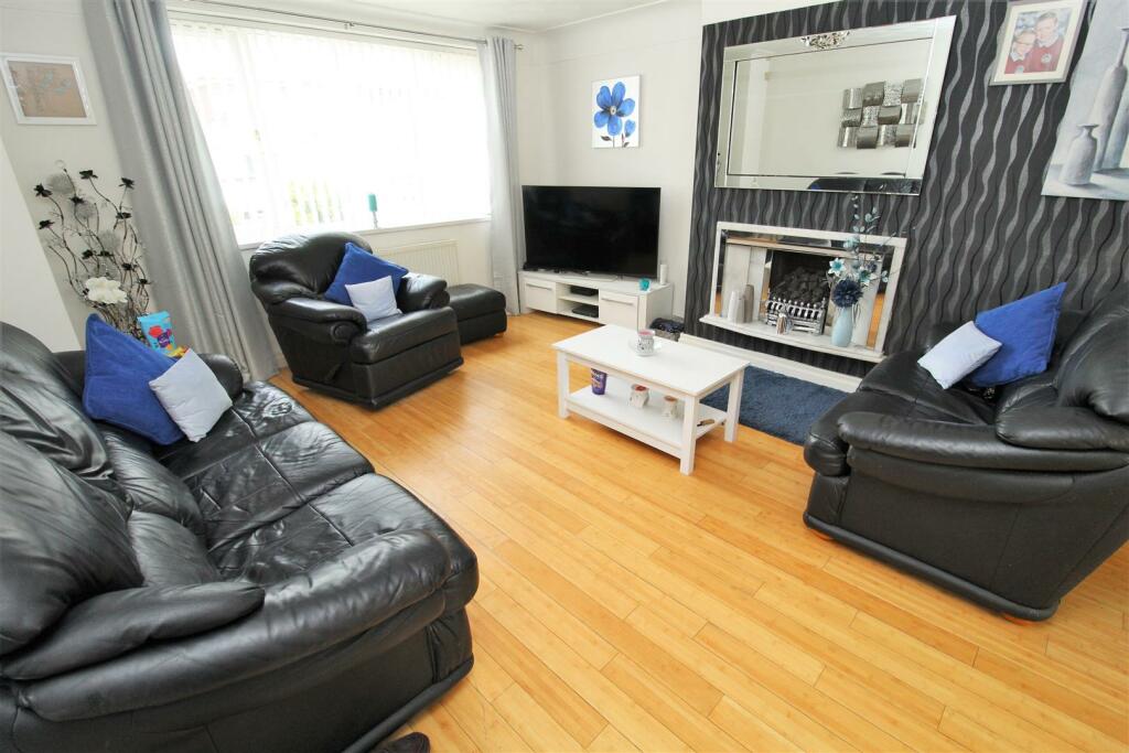 4 bedroom semidetached house for sale in Taunton Drive, Aintree