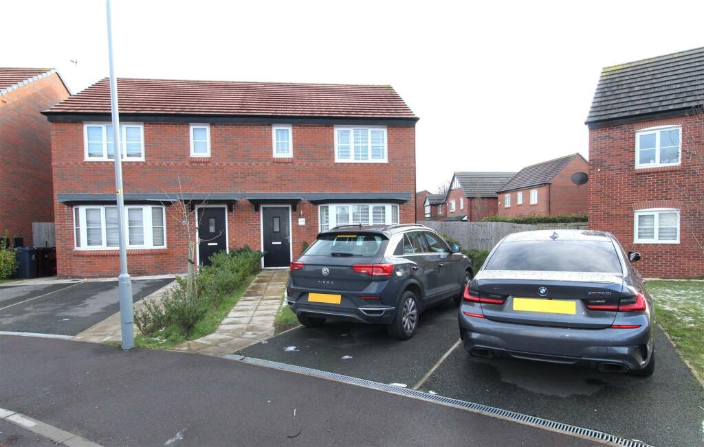 3 bedroom semidetached house for sale in Sapling Crescent, Southdene