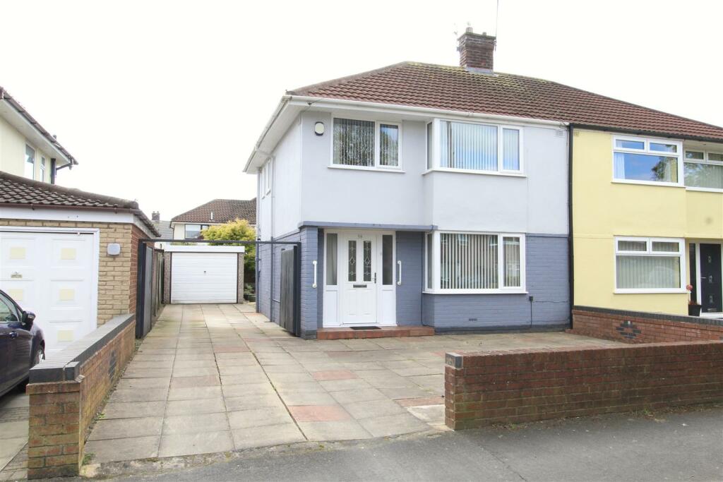 3 bedroom semidetached house for sale in Altway, Aintree Village
