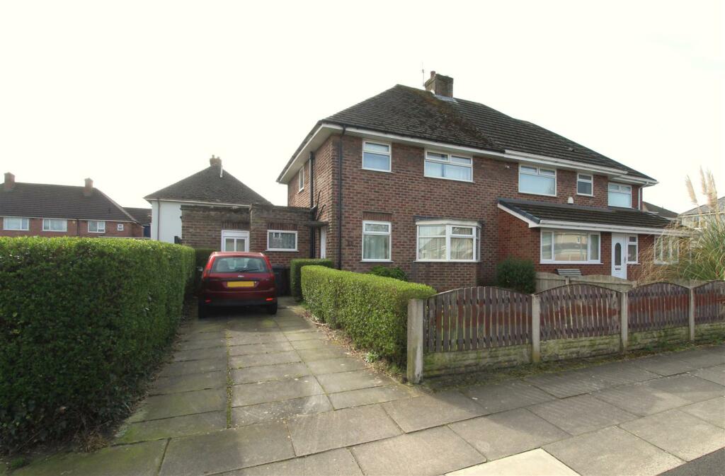 3 bedroom semidetached house for sale in Lincoln Drive, Aintree