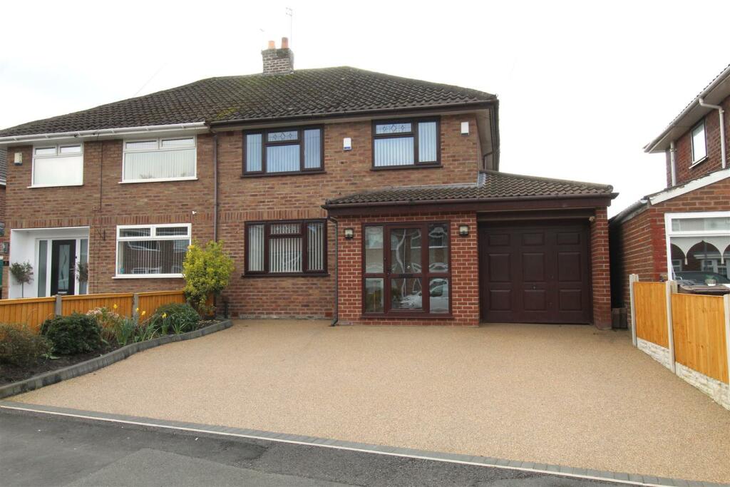 3 bedroom semidetached house for sale in Tonbridge Drive, Aintree