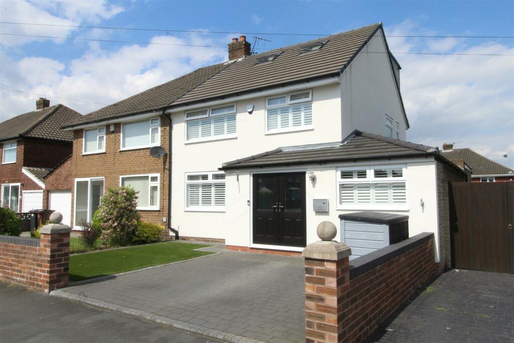 4 bedroom semidetached house for sale in Taunton Drive, Aintree