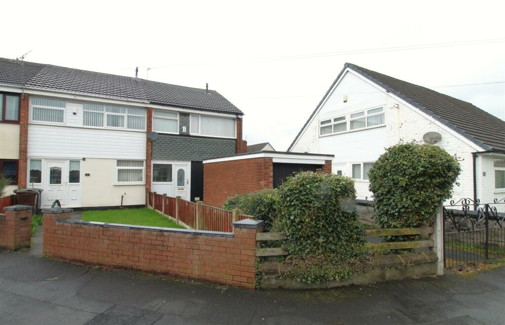 3 bedroom town house for sale in Debra Close, Melling, Liverpool, L31