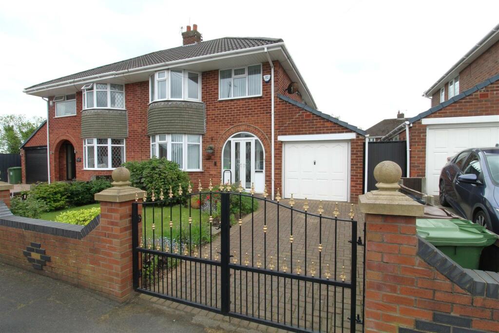 3 bedroom semidetached house for sale in Bull Bridge Lane, Aintree