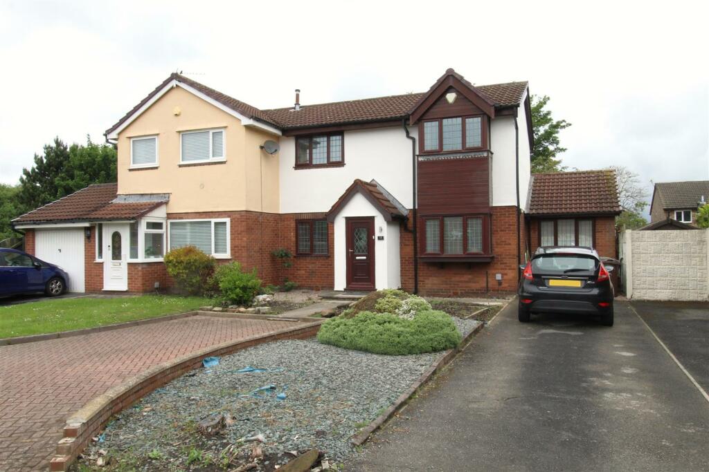 3 bedroom semidetached house for sale in The Carters, Netherton