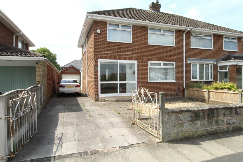3 bedroom semidetached house for sale in Sandhurst Drive, Aintree