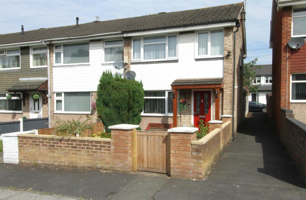 3 bedroom end of terrace house for sale in Sheila Walk, Fazakerley