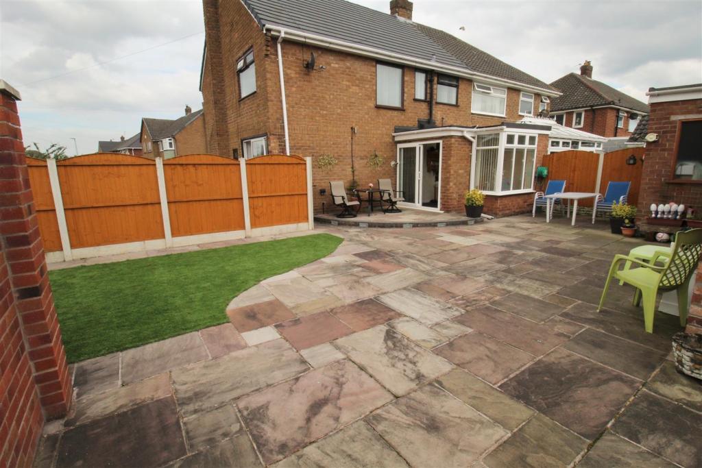 3 bedroom semidetached house for sale in Felsted Drive, Liverpool, L10