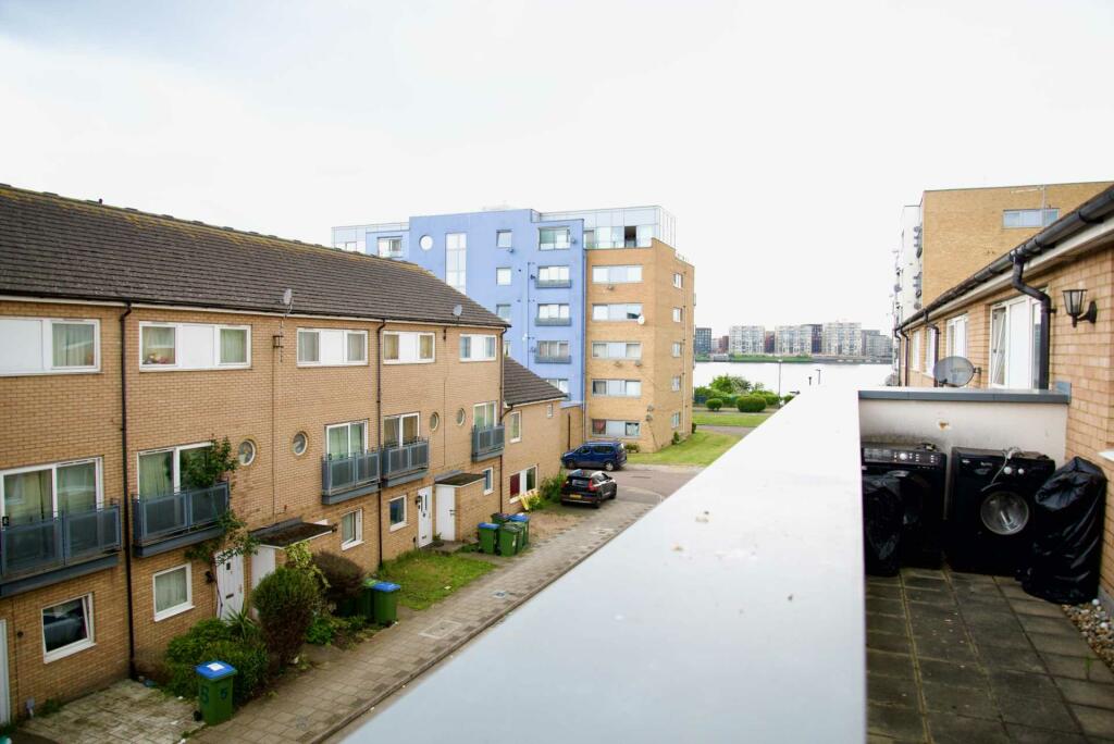 1 bedroom apartment for sale in Miles Drive, Thamesmead, SE28 0NP, SE28