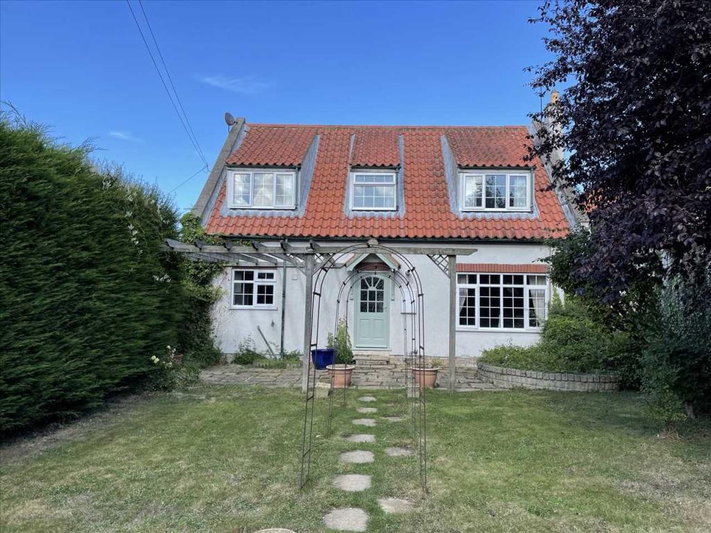3 bedroom house for sale in The Barn, Muston, YO14