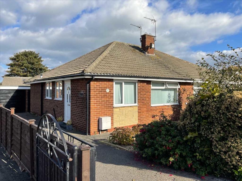 2 bedroom bungalow for sale in Harewood Drive, Filey, YO14
