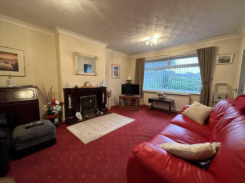 2 bedroom bungalow for sale in Harewood Drive, Filey, YO14