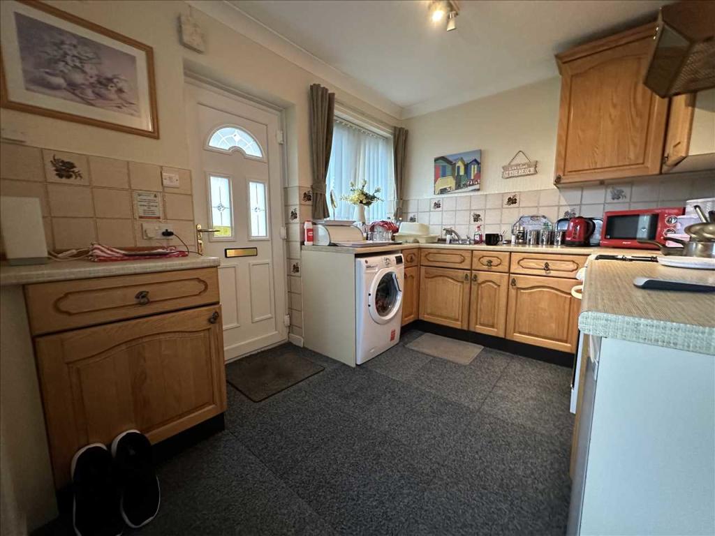 2 bedroom bungalow for sale in Harewood Drive, Filey, YO14